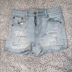 Light wash AEO ripped shorts